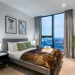 Luxury 2-Bed Next To Hyde Park